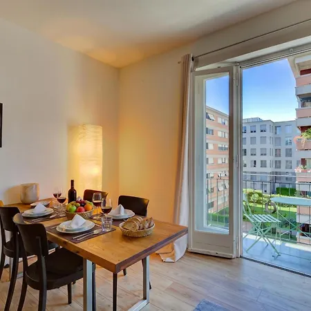 Modern Near - Happy Apartment